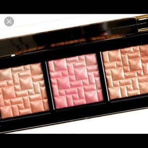 Bobbi Brown - Bobbi To Glow highlighting trio